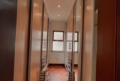 5 Bed Townhouse with En Suite in Lavington - 4