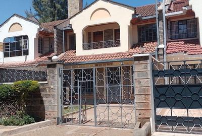 4 Bed Townhouse with En Suite at Naivasha Road Nairobi