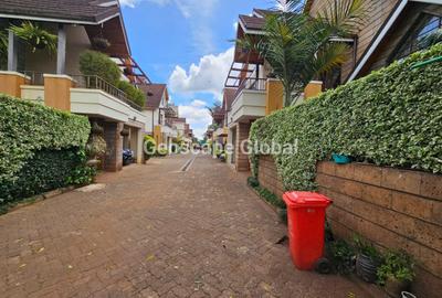 4 Bed House with En Suite in Lavington - 3