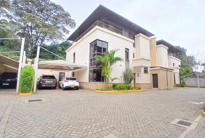 4 Bed Townhouse with En Suite at Lavington - 3