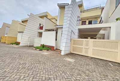 5 Bed House with En Suite in Kyuna