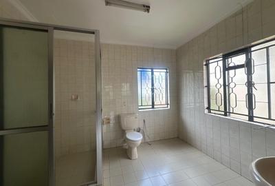 5 Bed Townhouse with En Suite in Lavington