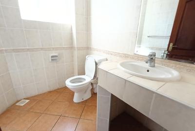 5 Bed House with En Suite in Runda - 4