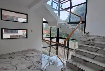 5 Bed Townhouse with En Suite in Lavington