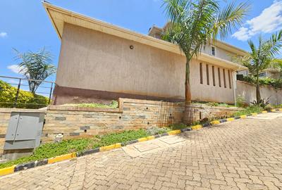 5 Bed Townhouse with En Suite in Kitisuru - 3