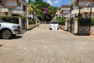 5 Bed Townhouse with En Suite at Kilimani - 2