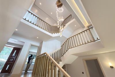 6 Bed Townhouse with En Suite at Lavington - 4