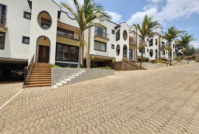 5 Bed Townhouse with En Suite in Spring Valley