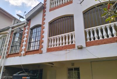 5 Bed Townhouse with En Suite in Lavington - 3