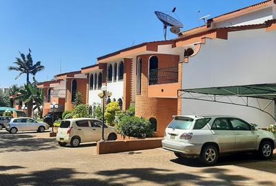 5 Bed Townhouse with En Suite in Lavington