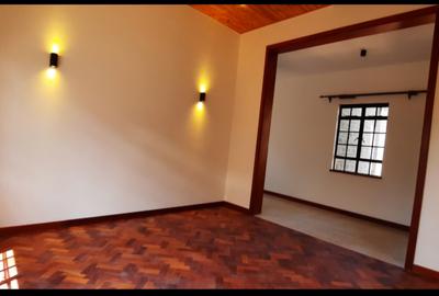 5 Bed Townhouse with En Suite in Lavington - 2