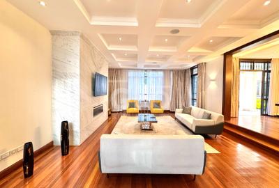 5 Bed Villa with En Suite in Runda