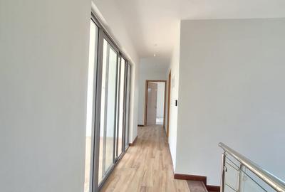 5 Bed Townhouse with En Suite at Lavington - 4