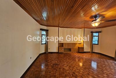 5 Bed House with En Suite in Runda
