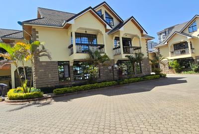 5 Bed Townhouse with En Suite at Lavington Green - 3