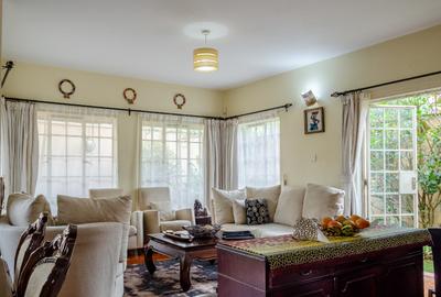 5 Bed Townhouse with En Suite in Kilimani - 2