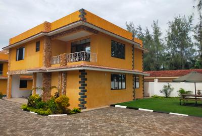 4 Bed Townhouse with En Suite in Vipingo