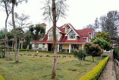 7 Bed House with En Suite in Runda