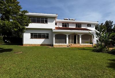 5 Bed House with En Suite in Runda