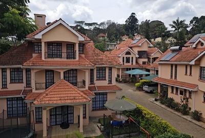 5 Bed House with En Suite in Lavington