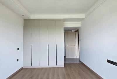 Serviced 2 Bed Apartment with En Suite in Brookside - 2