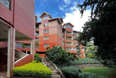 4 Bed Apartment with Swimming Pool in Riverside - 3