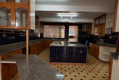 5 Bed Townhouse with En Suite in Kileleshwa
