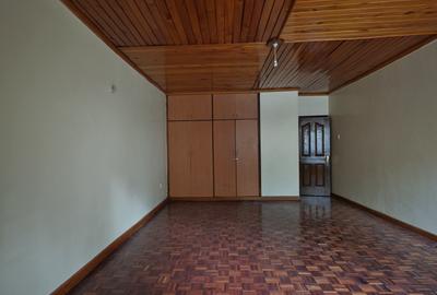4 Bed House with En Suite in Lavington