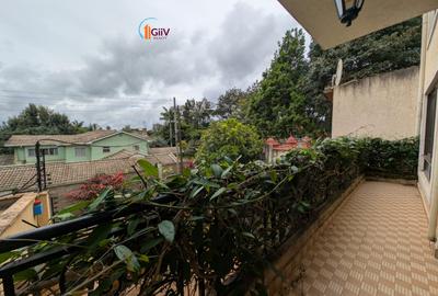 3 Bed Apartment with En Suite in Nyari - 2