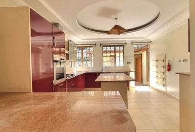 5 Bed Townhouse with En Suite in Lavington