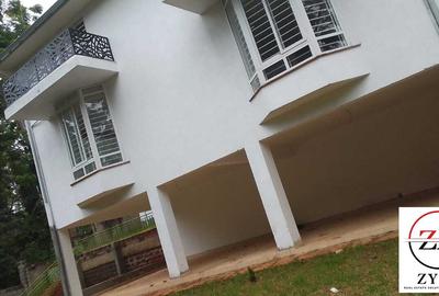 5 Bed Townhouse with En Suite at Rosslyn Lone Tree Estate