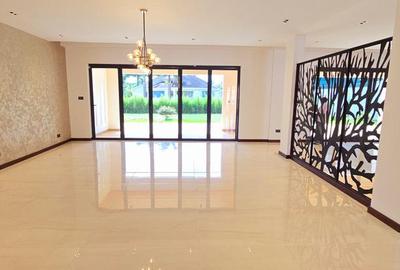 5 Bed House with En Suite in Runda