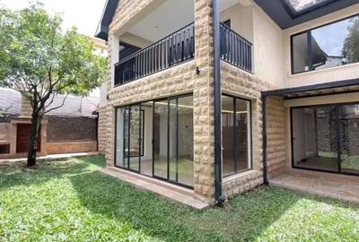 5 Bed House with En Suite at Lavington Green