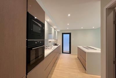 5 Bed Townhouse with En Suite in Kyuna - 4