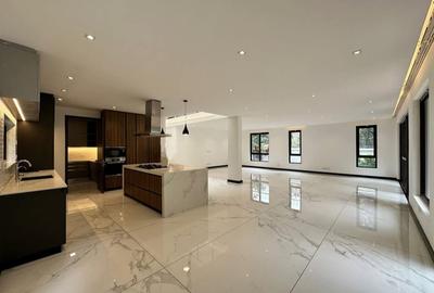 4 Bed House with En Suite in Spring Valley