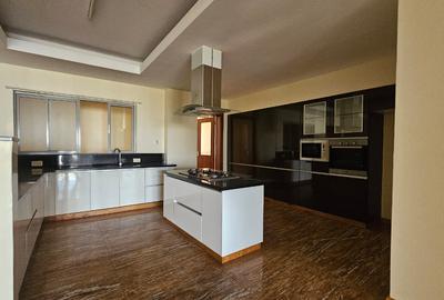 4 Bed Apartment with En Suite at Vihiga Road - 3