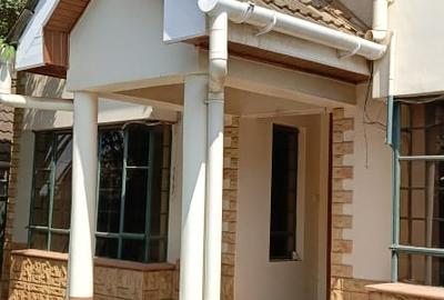 5 Bed Villa with En Suite in Lavington