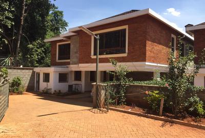 4 Bed House with En Suite in Spring Valley