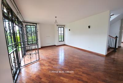 4 Bed Townhouse with Swimming Pool in Ridgeways