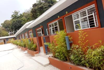 1 Bed House with En Suite at Hatheru Road