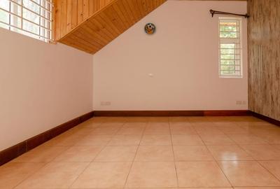5 Bed Townhouse with En Suite in Rosslyn - 4