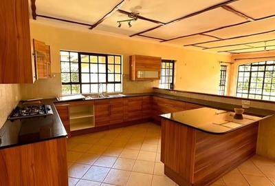 4 Bed House with En Suite at Lavington