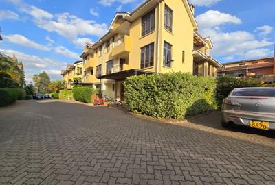 5 Bed House with En Suite in Lavington