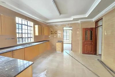 5 Bed Townhouse with En Suite in Lavington