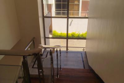 5 Bed Townhouse with En Suite in Lavington - 3