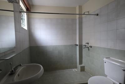 4 Bed House with En Suite in Lavington