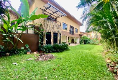 5 Bed Villa with En Suite in Kyuna - 2