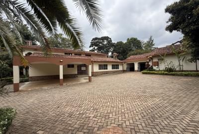 6 Bed House with En Suite in Nyari - 3