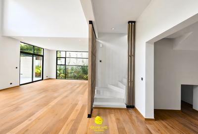 5 Bed House with En Suite in Runda - 4