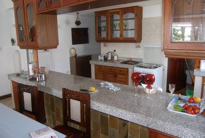 3 Bed Apartment with En Suite at As550 - 2